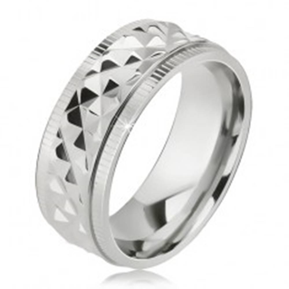 Šperky eshop Lesklý oceľový prsteň, kosoštvorcový vzor, zárezy pri okrajoch - Veľkosť: 57 mm