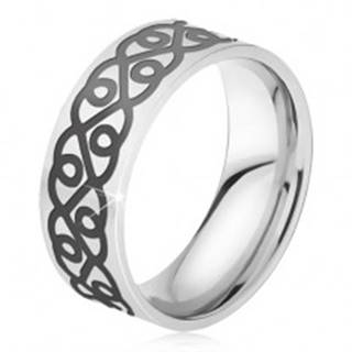 Oceľový prsteň - obrúčka striebornej farby, hrubý čierny ornament, srdcia - Veľkosť: 52 mm