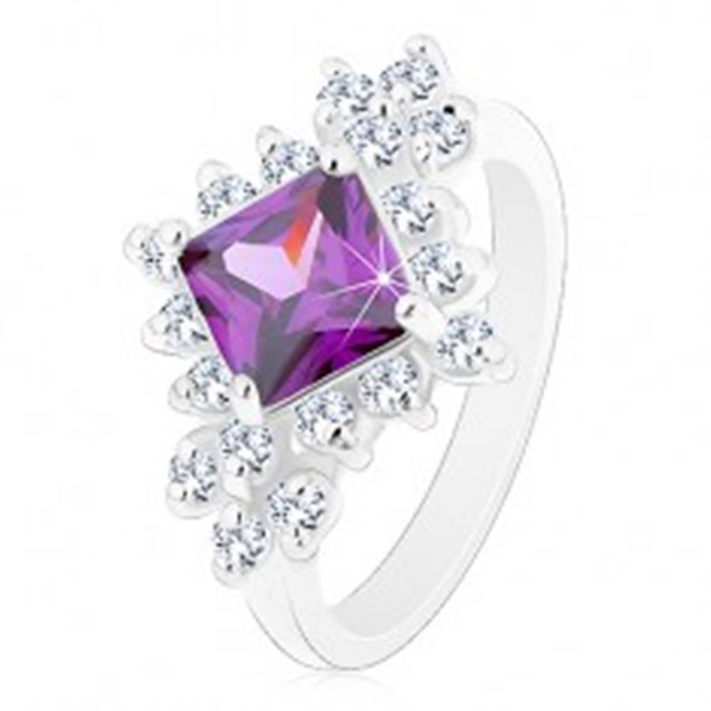 Šperky eshop Ligotavý prsteň, fialový štvorec lemovaný okrúhlymi čírymi zirkónmi - Veľkosť: 48 mm