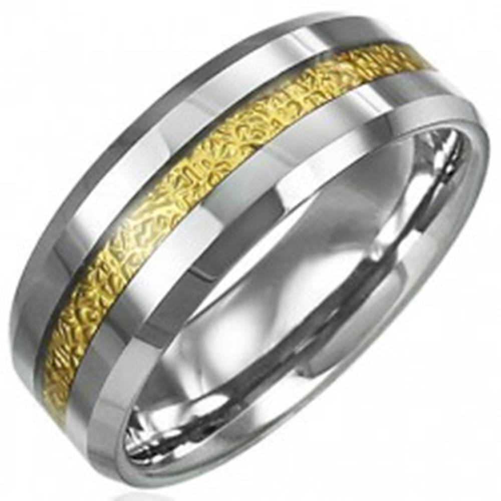 Šperky eshop Tungstenový prsteň so vzorovaným pruhom zlatej farby, 8 mm - Veľkosť: 49 mm
