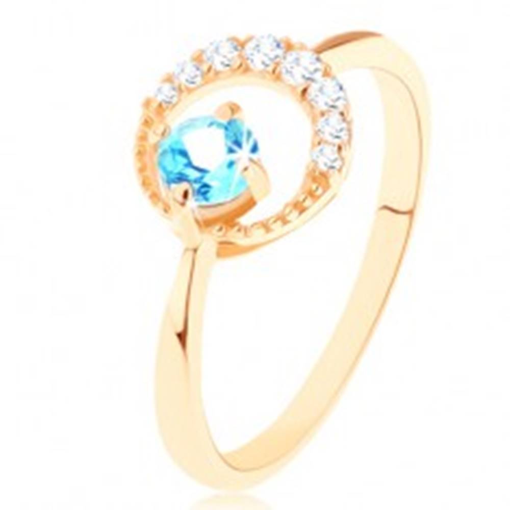 Šperky eshop Zlatý prsteň 375 - kosák mesiaca zdobený čírymi zirkónikmi, modrý topás - Veľkosť: 50 mm