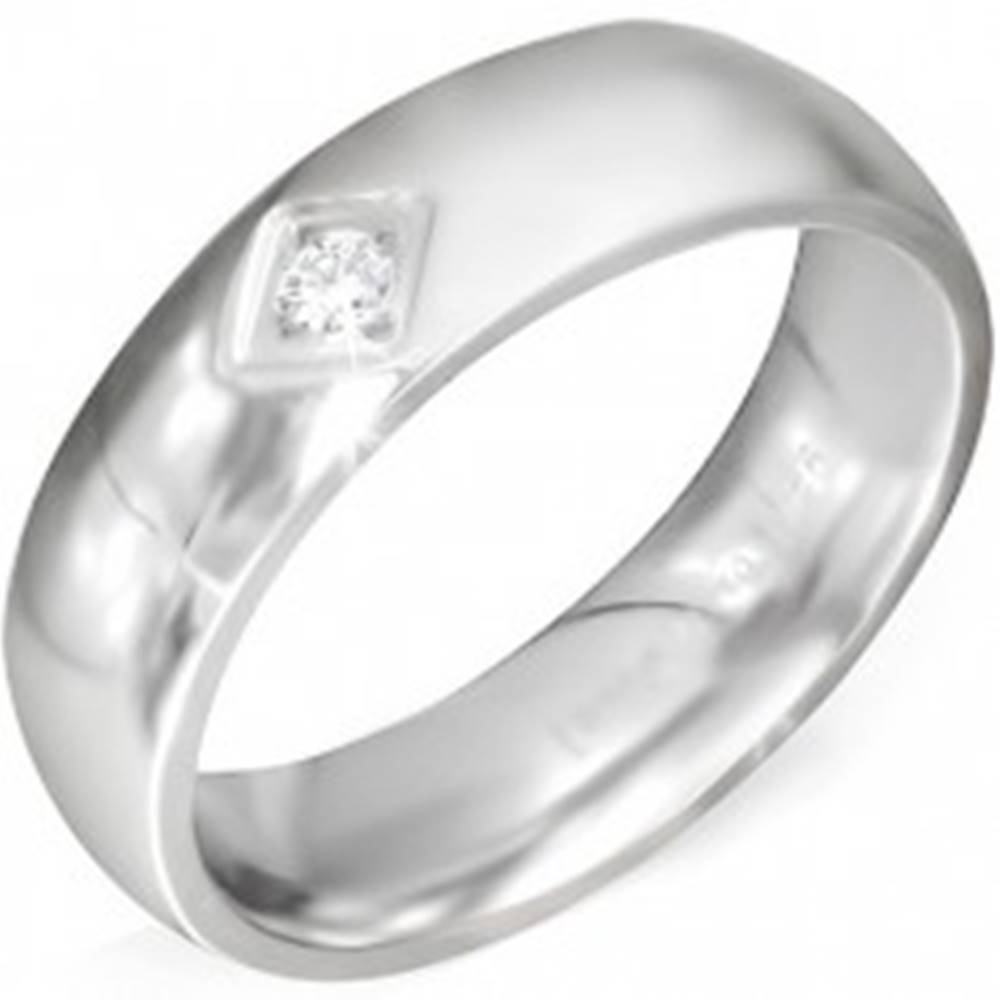 Šperky eshop Lesklý oceľový prsteň striebornej farby so štvorcovým zárezom a čírym zirkónom - Veľkosť: 52 mm