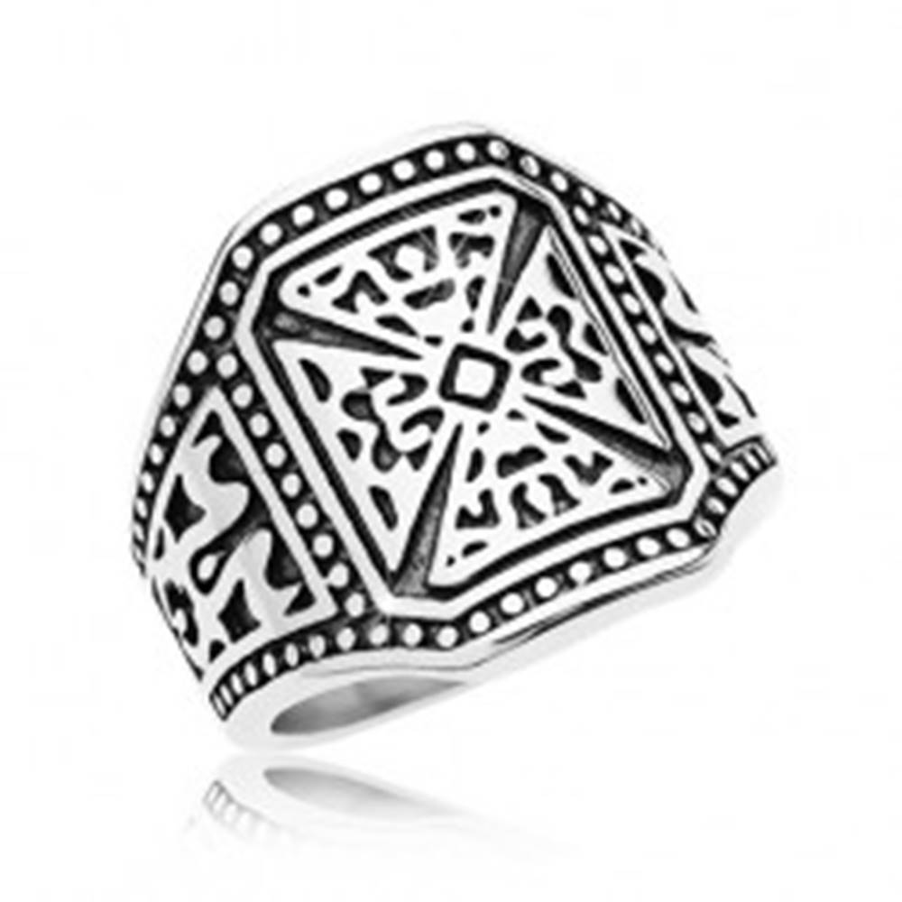 Šperky eshop Mohutný prsteň striebornej farby, oceľ 316L, maltézsky kríž, zdobené ramená - Veľkosť: 58 mm