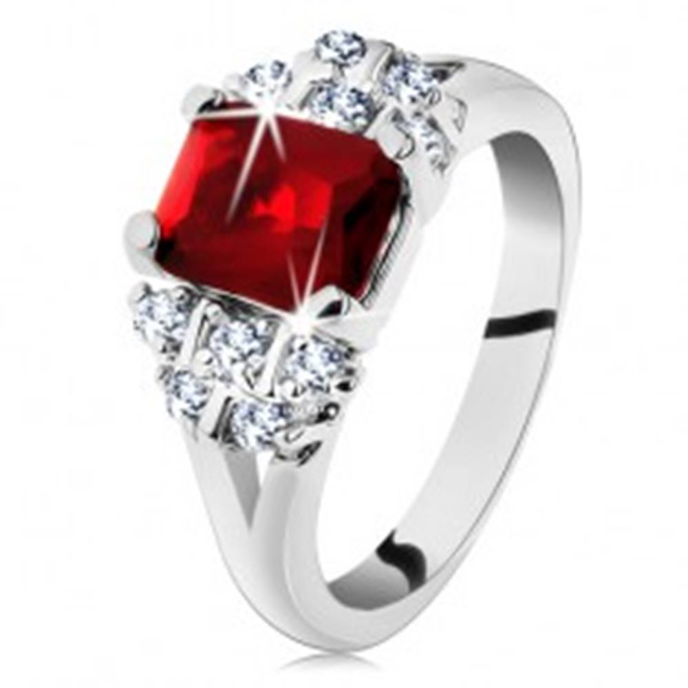Šperky eshop Prsteň s rozdelenými ramenami, obdĺžnik v tmavočervenej farbe, číre zirkóny - Veľkosť: 50 mm