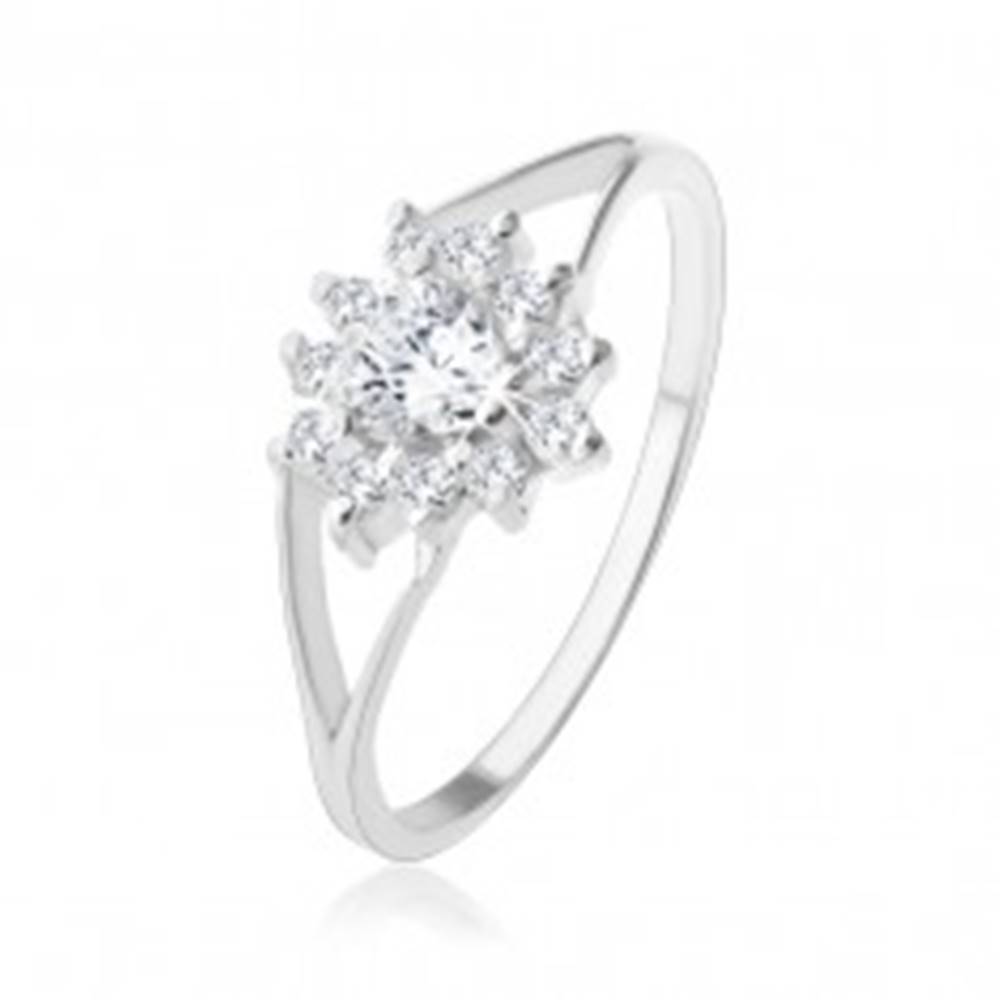 Šperky eshop Strieborný 925 prsteň, číre zirkónové srdiečko, trblietavý obrys - Veľkosť: 49 mm
