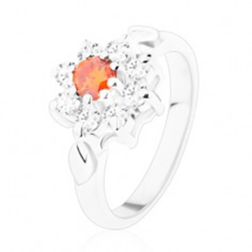 Šperky eshop Jagavý prsteň s kvietkom a lístočkami, zirkóny v oranžovej a čírej farbe - Veľkosť: 49 mm