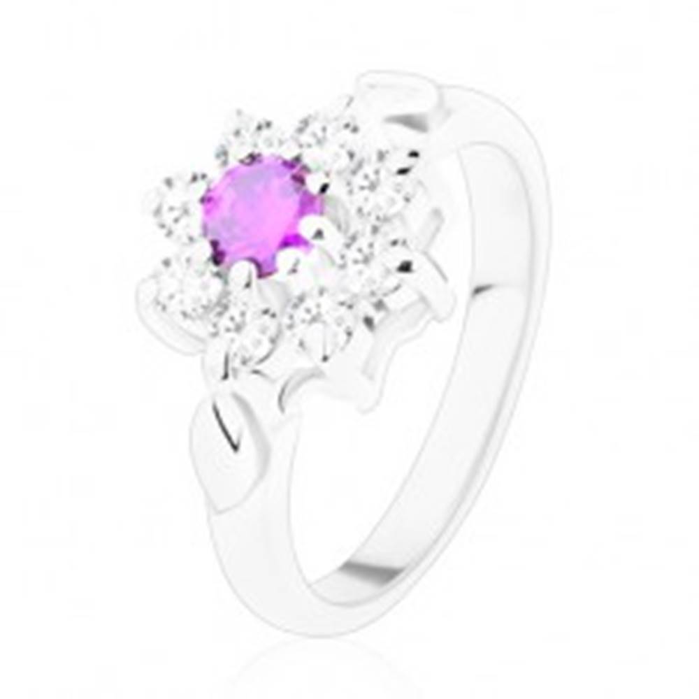Šperky eshop Lesklý prsteň s ozdobnými lístočkami, ametystovo fialový zirkón, číre lupene - Veľkosť: 52 mm