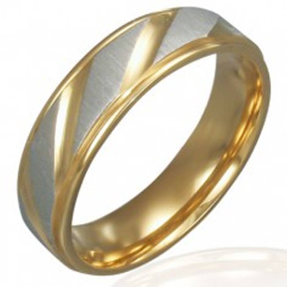 Šperky eshop Obrúčka z ocele - zlato-strieborná farba, diagonálne ryhovanie - Veľkosť: 51 mm