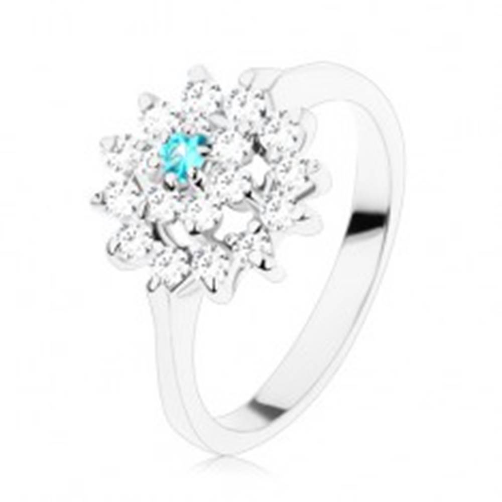 Šperky eshop Prsteň so zúženými ramenami, číry kruh, zirkónový akvamarínovo-číry kvet - Veľkosť: 58 mm