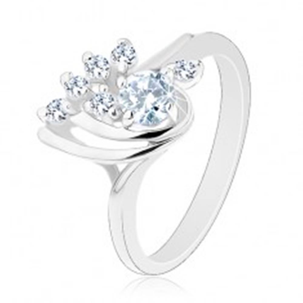 Šperky eshop Trblietavý prsteň so zahnutými ramenami a s čírymi zirkónmi, lesklé oblúčiky - Veľkosť: 49 mm