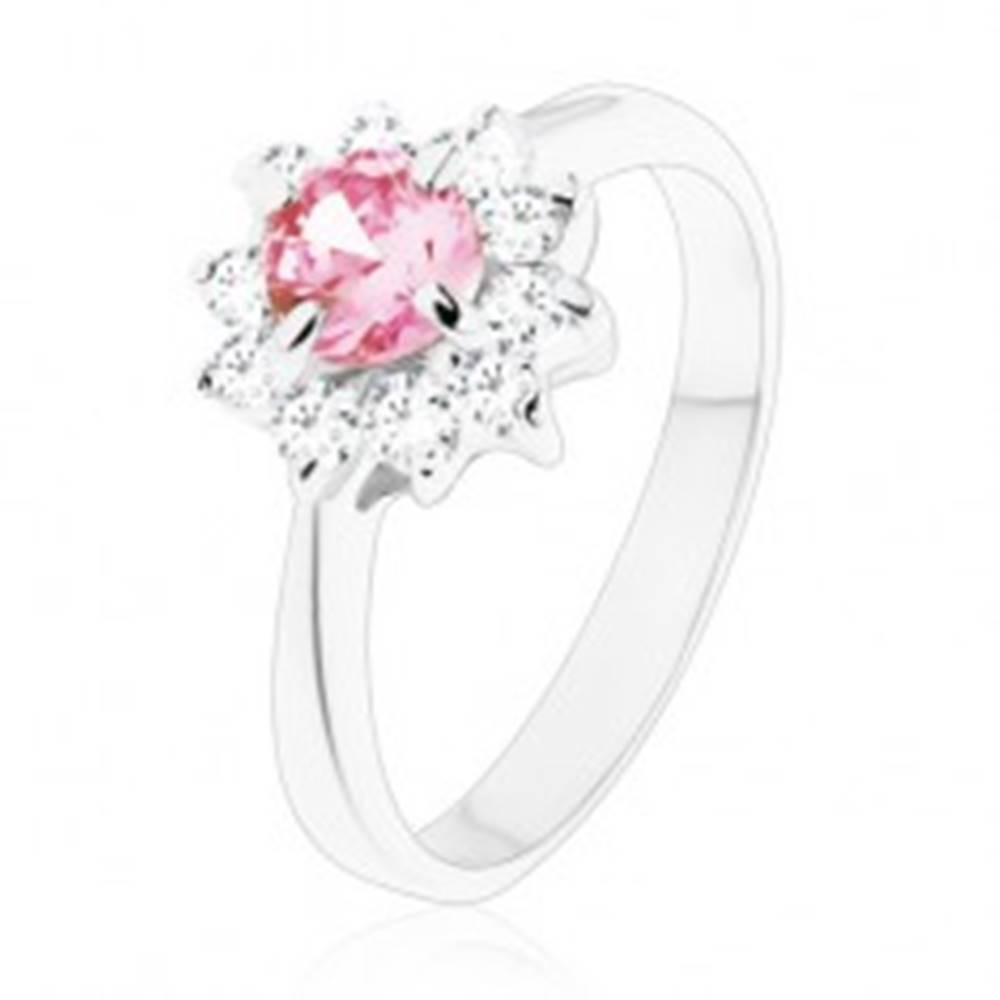 Šperky eshop Lesklý prsteň so zirkónovým kvietkom v ružovej a čírej farbe, zúžené ramená - Veľkosť: 49 mm