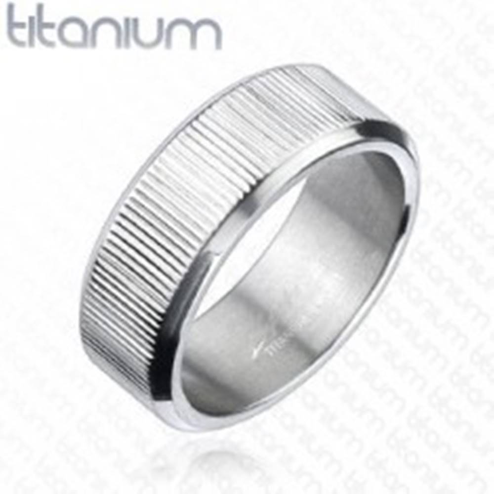 Šperky eshop Titánový prsteň so zvislými ryhami - Veľkosť: 58 mm