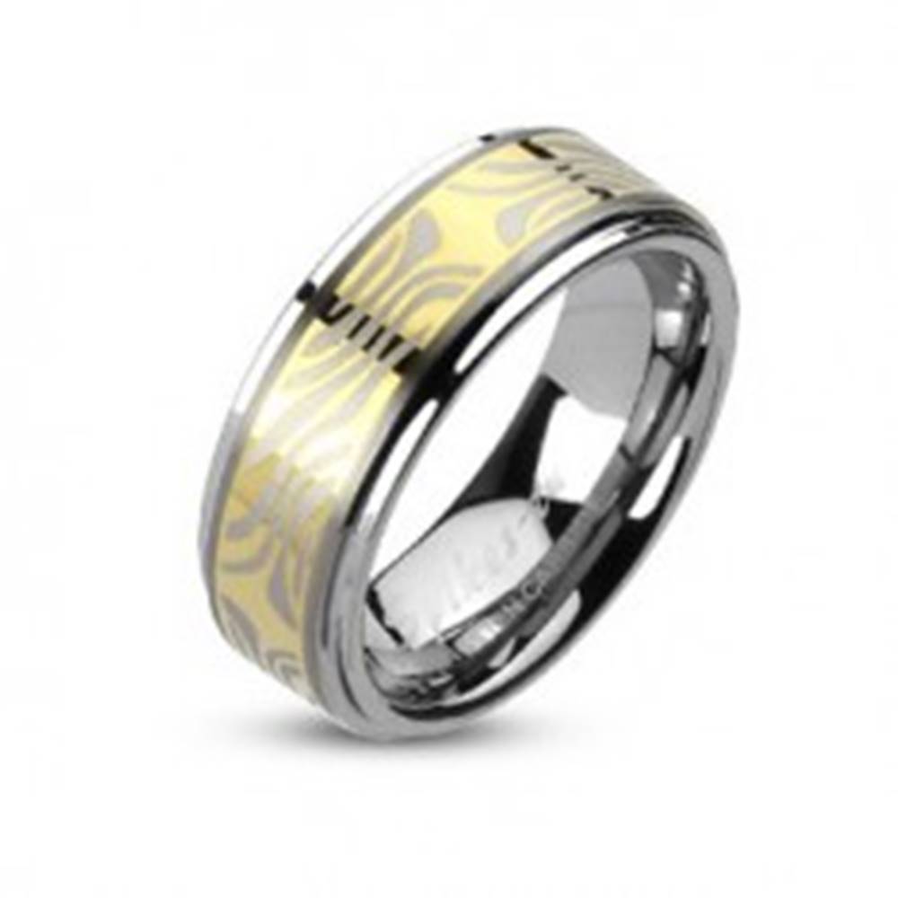 Šperky eshop Tungstenový prsteň s pruhom zlatej farby a zebrovým motívom - Veľkosť: 49 mm