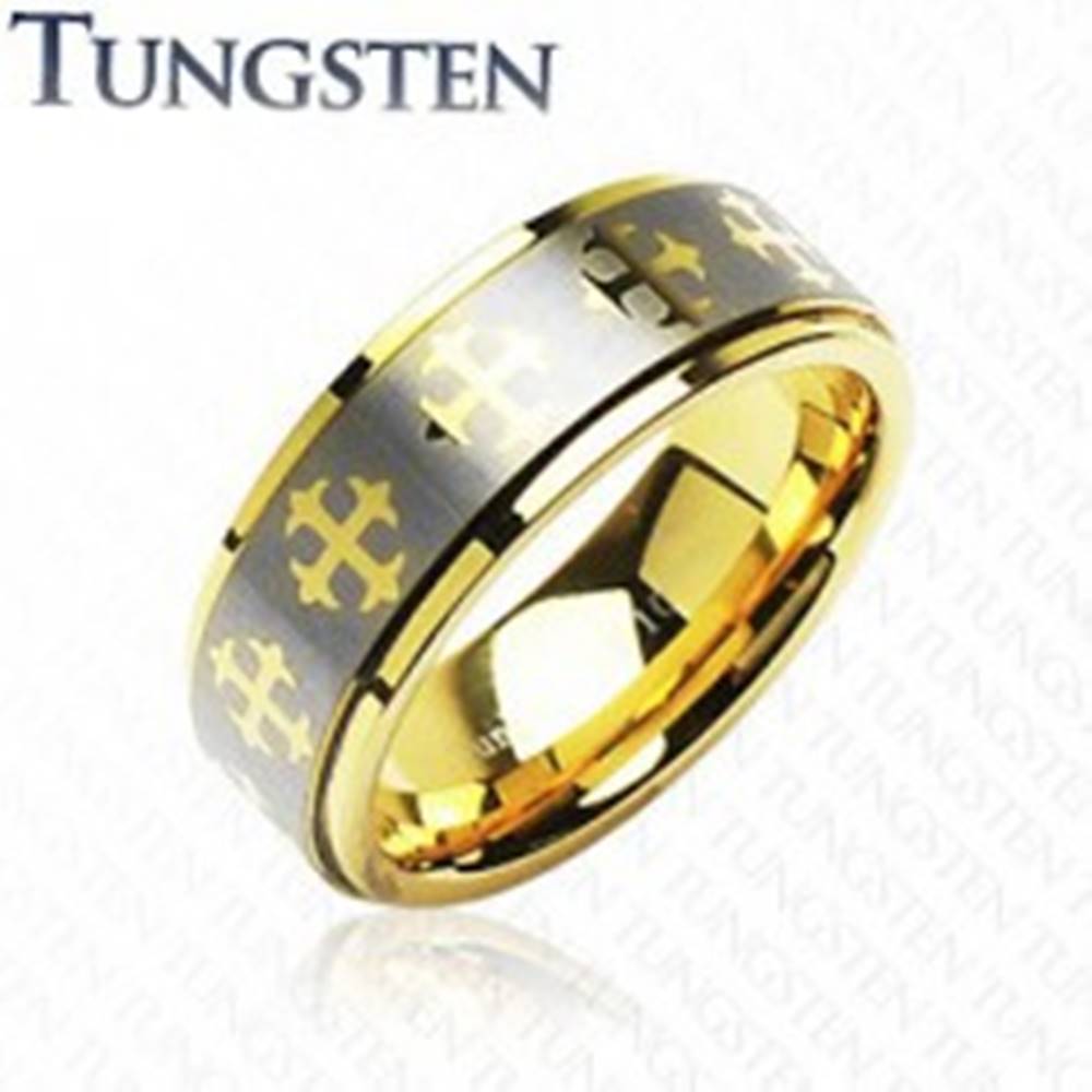 Šperky eshop Wolfrámový prsteň s krížikmi a  pásom striebornej farby - Veľkosť: 49 mm