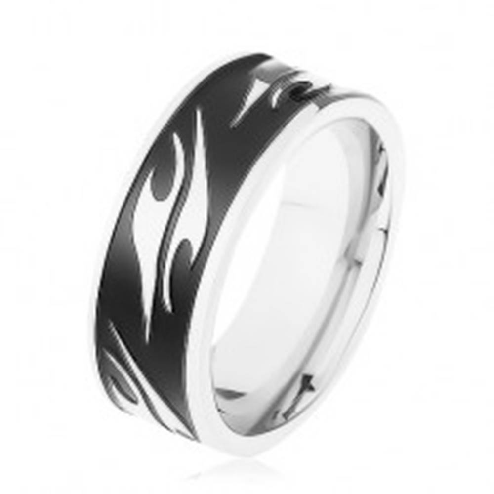 Šperky eshop Lesklý prsteň z chirurgickej ocele, čierny pás zdobený motívom tribal - Veľkosť: 57 mm
