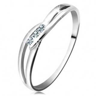Prsteň z bieleho zlata 585 - tri okrúhle diamanty čírej farby, rozdelené ramená - Veľkosť: 50-51 mm
