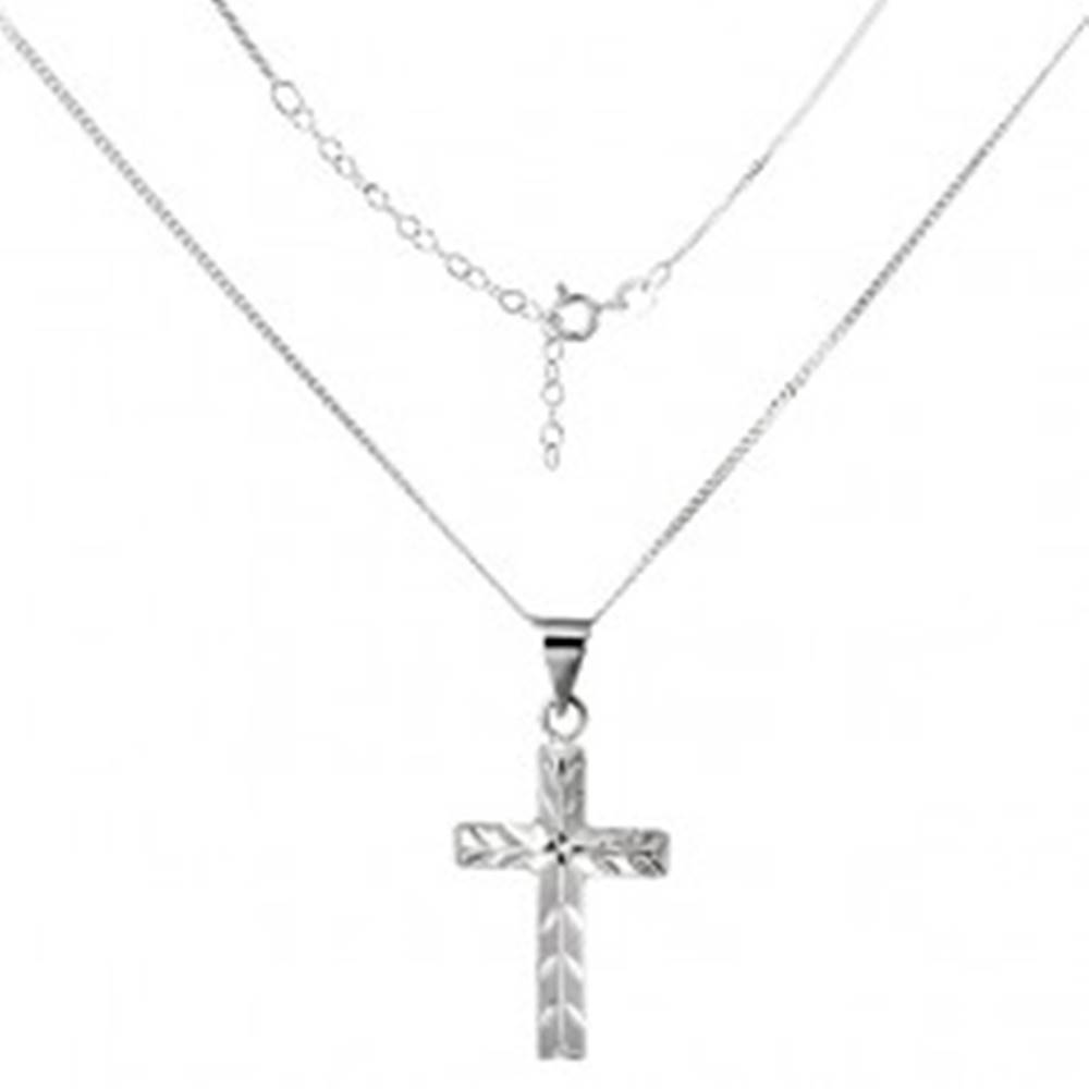 Šperky eshop Ligotavý náhrdelník - krížik so šikmými zárezmi, striebro 925