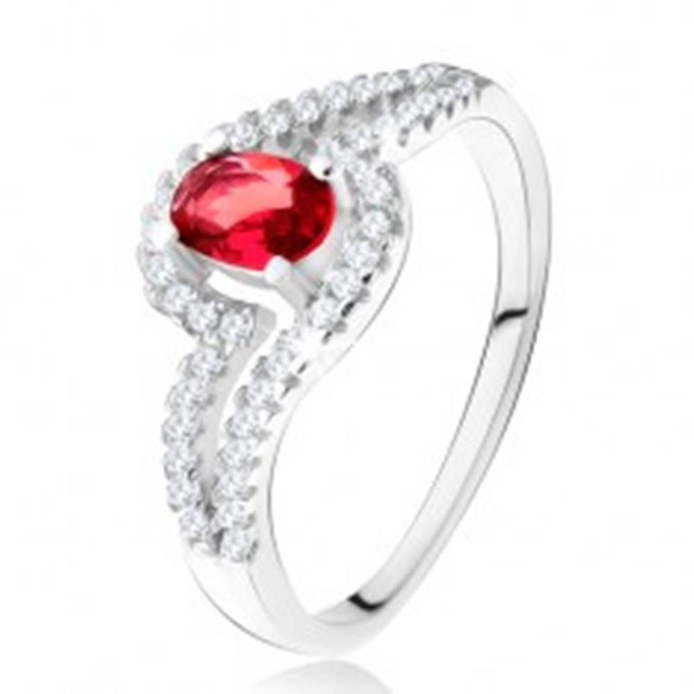 Šperky eshop Prsteň s oválnym červeným kameňom, zvlnené zirkónové ramená, striebro 925 - Veľkosť: 49 mm