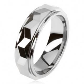 Volfrámový prsteň striebornej farby, geometricky brúsený vyvýšený pás - Veľkosť: 49 mm
