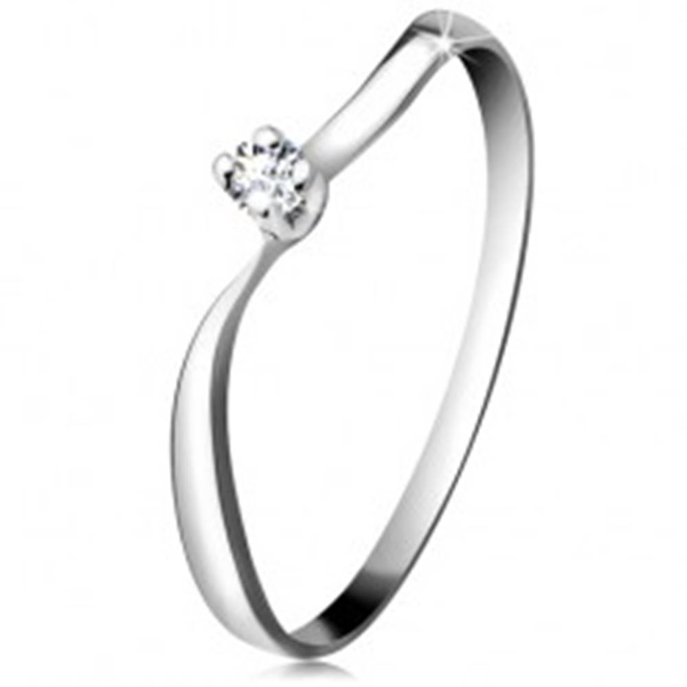 Šperky eshop Diamantový prsteň z bieleho 14K zlata - ligotavý briliant v kotlíku, zvlnené ramená - Veľkosť: 48 mm