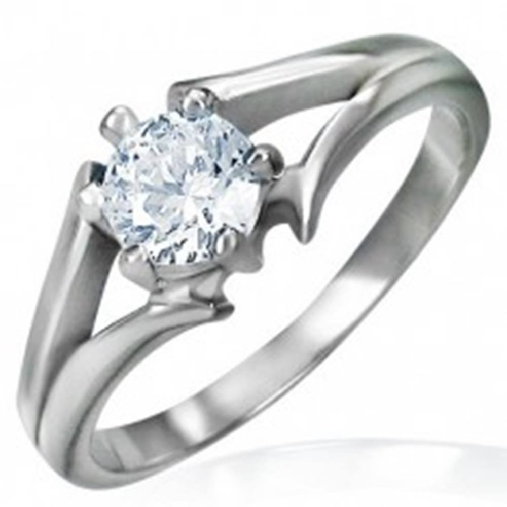 Šperky eshop Oceľový prsteň striebornej farby - zásnubný, rozdelené ramená, číry zirkón - Veľkosť: 48 mm