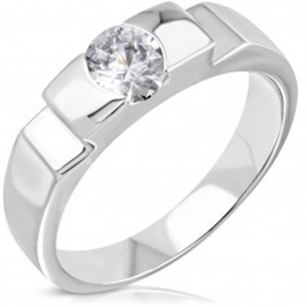 Šperky eshop Zásnubný oceľový prsteň s vystupujúcim stredom a bočnými zárezmi - Veľkosť: 50 mm