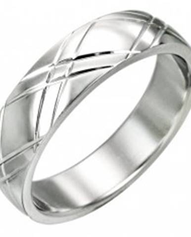 Oceľový prsteň - lesklý povrch, diagonálne ryhovanie v tvare X - Veľkosť: 51 mm