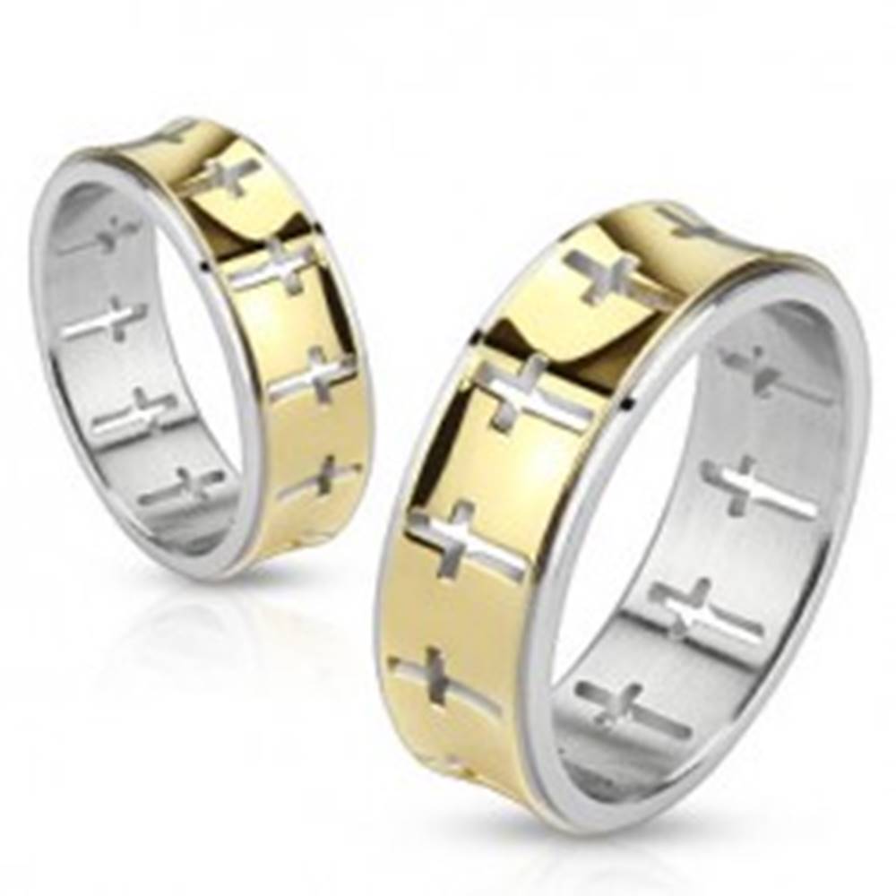 Šperky eshop Oceľový prsteň - pásik zlatej farby s vyrezanými krížmi - Veľkosť: 49 mm