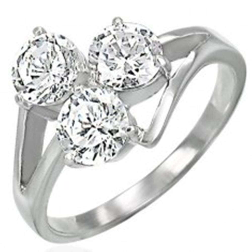 Šperky eshop Oceľový prsteň s troma čírymi zirkónmi na vystupujúcich líniách - Veľkosť: 48 mm