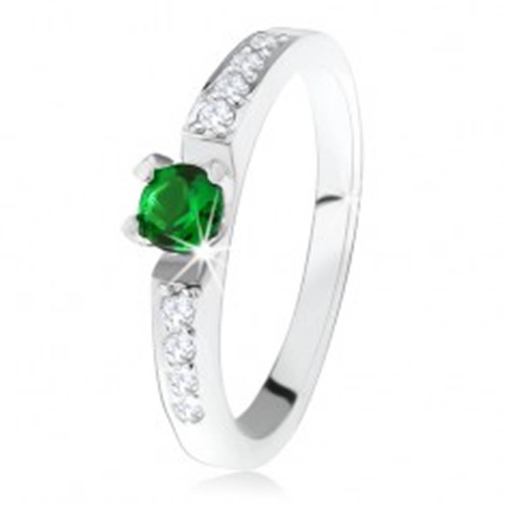 Šperky eshop Strieborný zásnubný prsteň 925, okrúhly zelený kamienok, línie čírych zirkónov - Veľkosť: 49 mm
