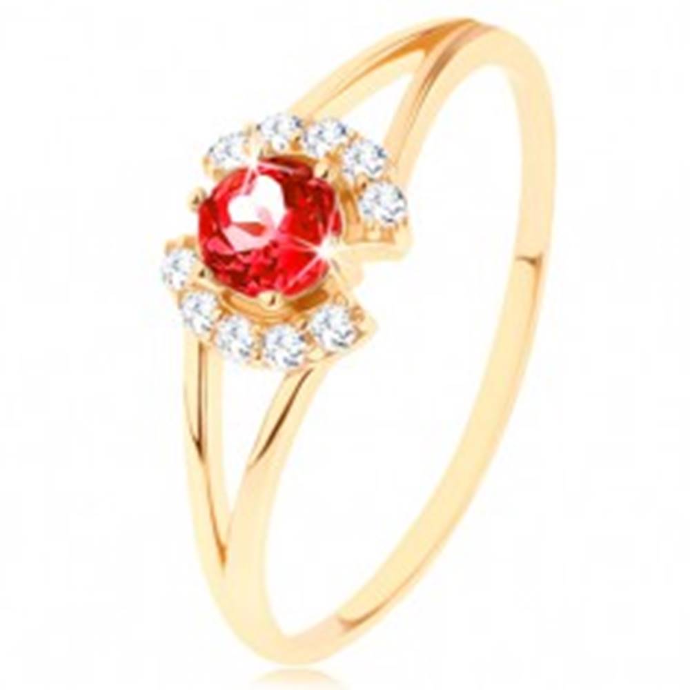 Šperky eshop Prsteň zo žltého 14K zlata - okrúhly červený granát medzi čírymi oblúčikmi - Veľkosť: 49 mm