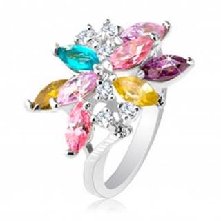Ligotavý prsteň striebornej farby, veľký asymetrický kvet z farebných zirkónov - Veľkosť: 49 mm