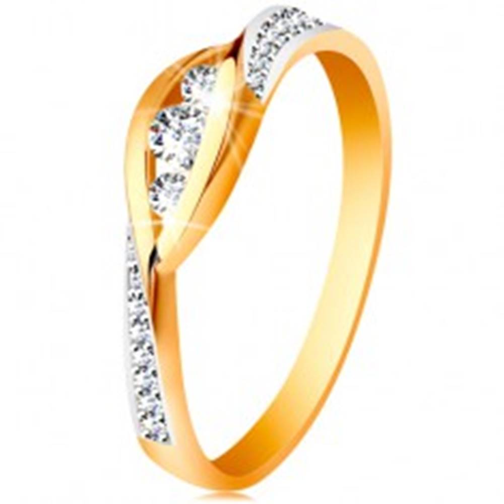 Šperky eshop Zlatý 14K prsteň - lesklé zahnuté konce ramien, tri zirkóny a trblietavé pásy - Veľkosť: 49 mm