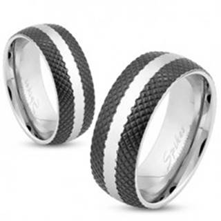 Oceľový prsteň s čiernym mriežkovaným povrchom, pás striebornej farby, 6 mm - Veľkosť: 49 mm