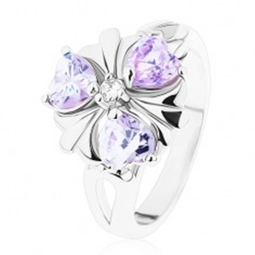 Šperky eshop Prsteň v striebornom odtieni, kvietok s fialovými zirkónovými srdiečkami - Veľkosť: 51 mm