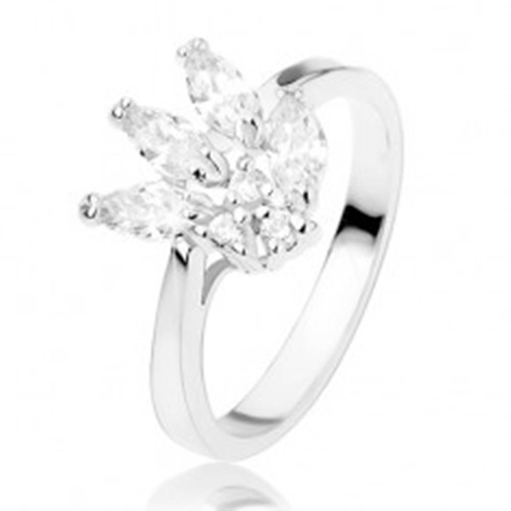 Šperky eshop Lesklý prsteň zdobený trblietavými zirkónmi čírej farby, hladké ramená - Veľkosť: 54 mm