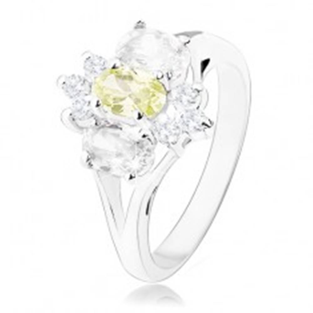 Šperky eshop Ligotavý prsteň v striebornom odtieni, rozdelené ramená, žlto-číry kvet - Veľkosť: 55 mm