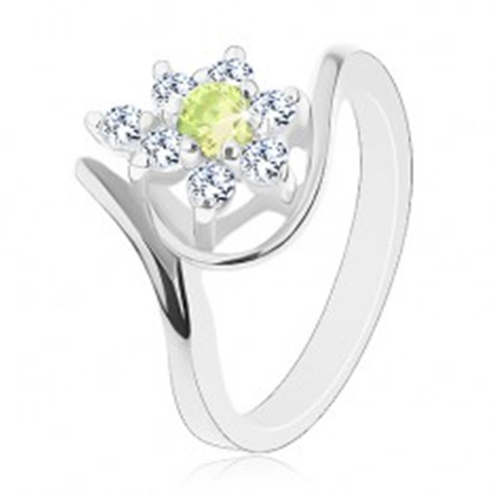 Šperky eshop Lesklý prsteň striebornej farby, zirkónový kvietok so žltozeleným stredom - Veľkosť: 49 mm