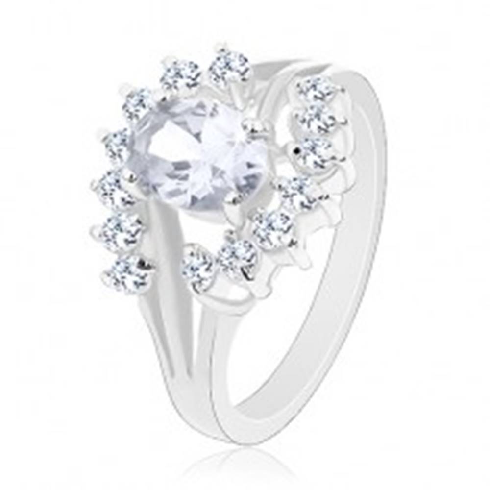 Šperky eshop Ligotavý prsteň v striebornom odtieni, číre oblúčiky, zirkónový ovál - Veľkosť: 49 mm