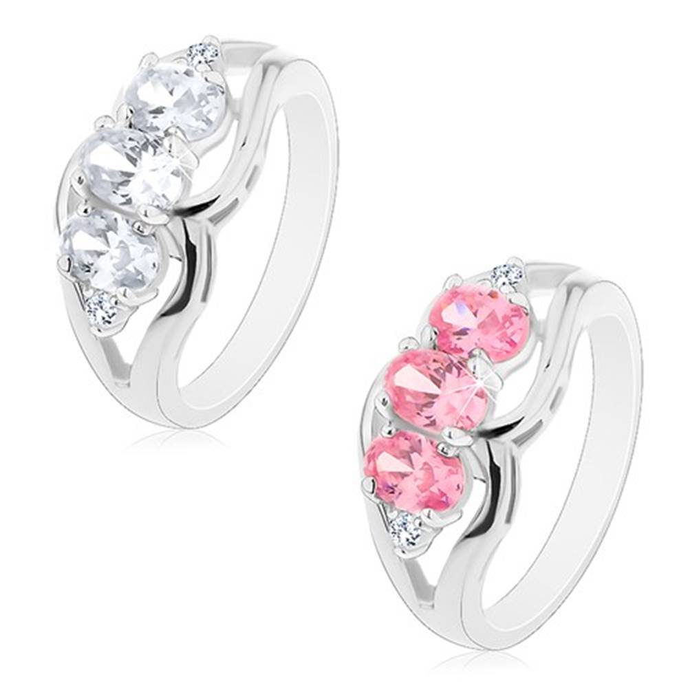 Šperky eshop Ligotavý prsteň s rozdelenými ramenami, tri brúsené oválne zirkóny - Veľkosť: 49 mm, Farba: Ružová
