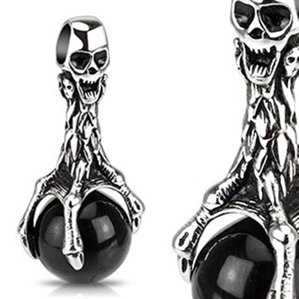 Šperky eshop Patinovaný prívesok z ocele - lebka a čierna guľa v pazúroch